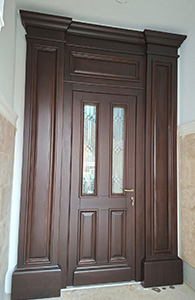usi exterior lemn