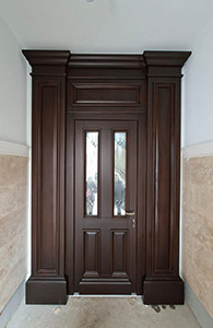 usi exterior lemn
