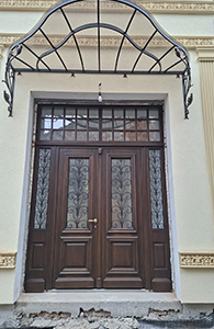usi exterior lemn