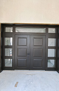 usi exterior lemn