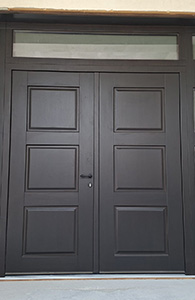 usi exterior lemn