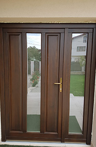 usi exterior lemn