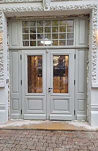 usi exterior lemn