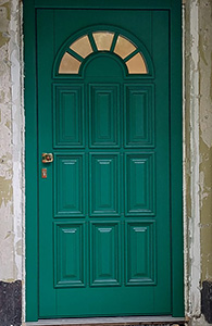 usi exterior lemn