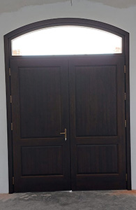 usi exterior lemn