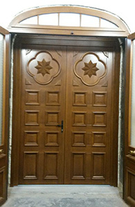 usi exterior lemn