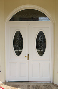 usi exterior lemn