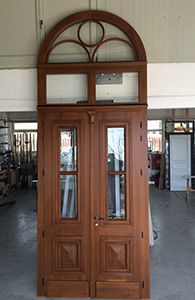 usi exterior lemn