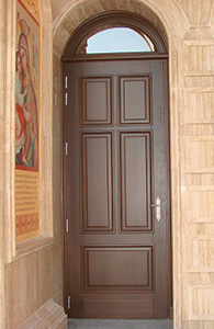 usi exterior lemn