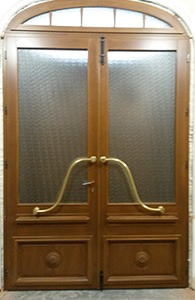usi exterior lemn