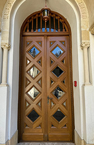 usi exterior lemn