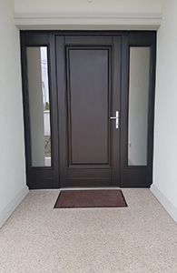 usi exterior lemn