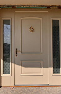 usi exterior lemn