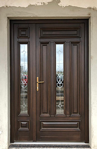 usi exterior lemn
