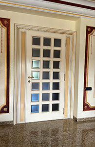 usi interior lemn
