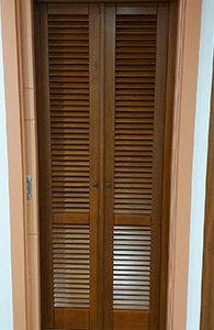 usi interior lemn
